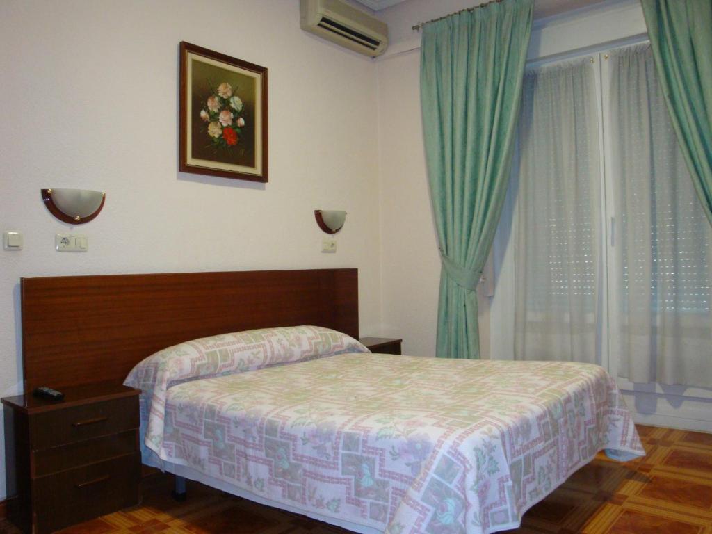 Hostal Zamora Мадрид Номер фото