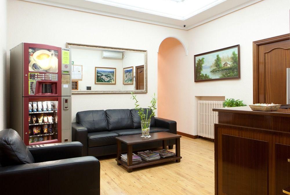 Hostal Zamora Мадрид Екстер'єр фото